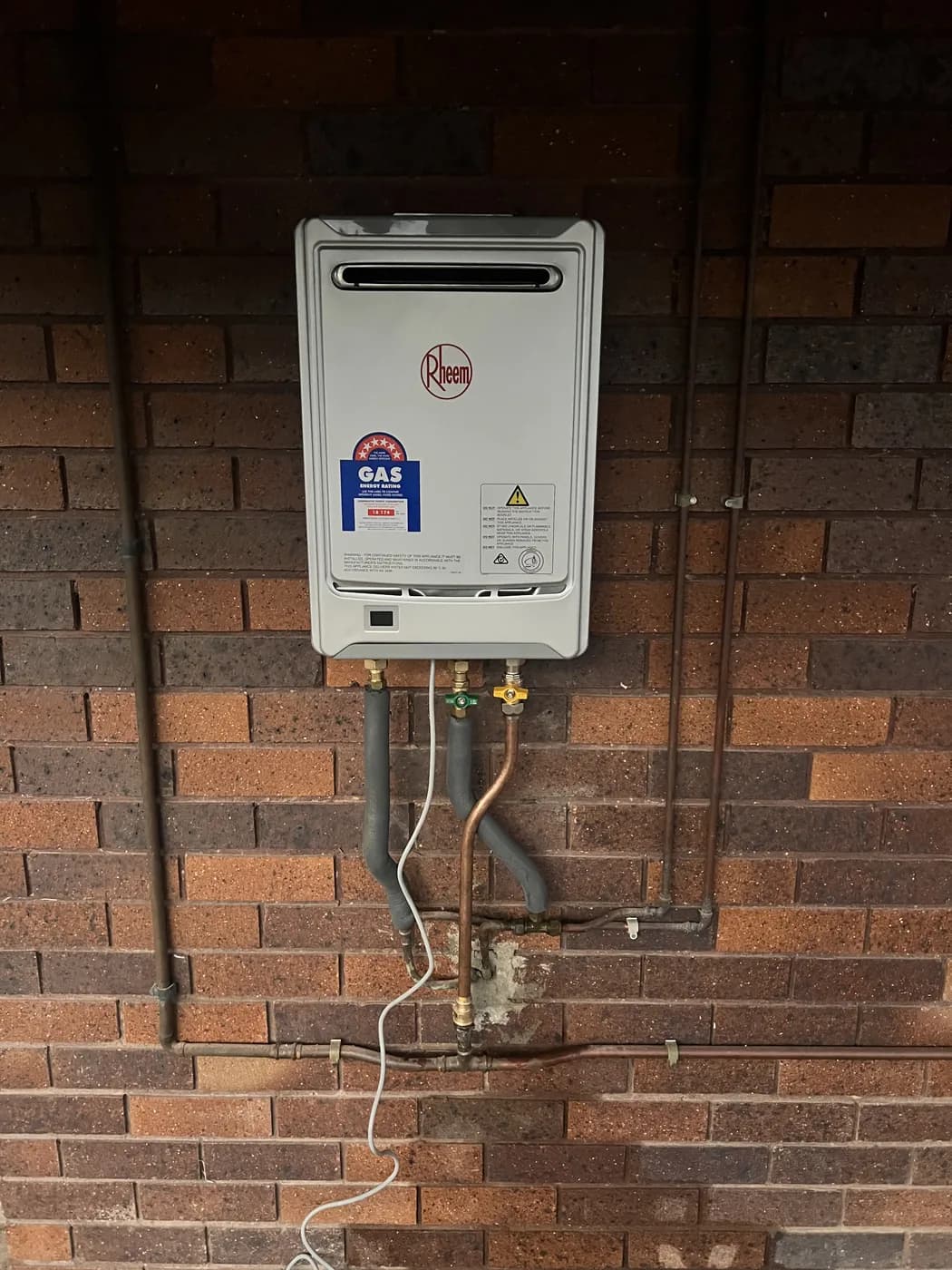 Data plate location on a continuous flow (instant) unit