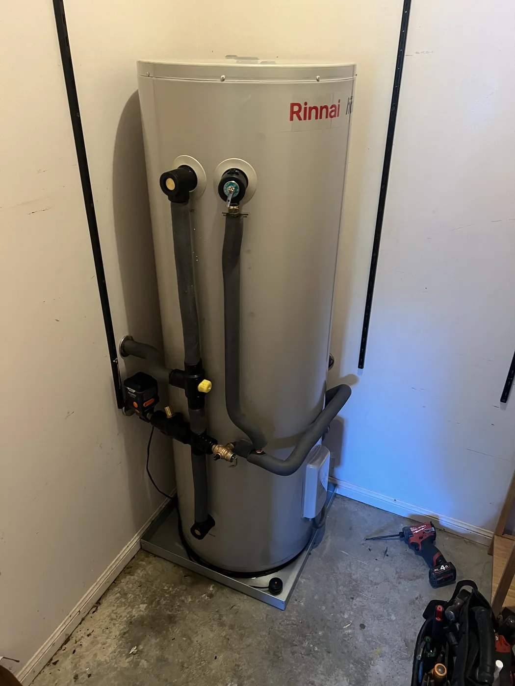 Data plate location on a electric storage tank