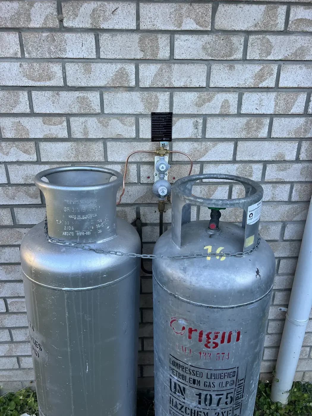 Gas leak traced to the bottle set - after